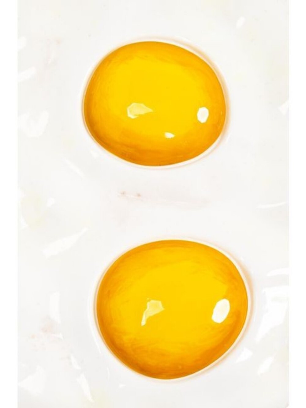 Moschino Yolk Egg Sunny Side Up Egg Brooch - White & Yellow - Picture 2 of 5